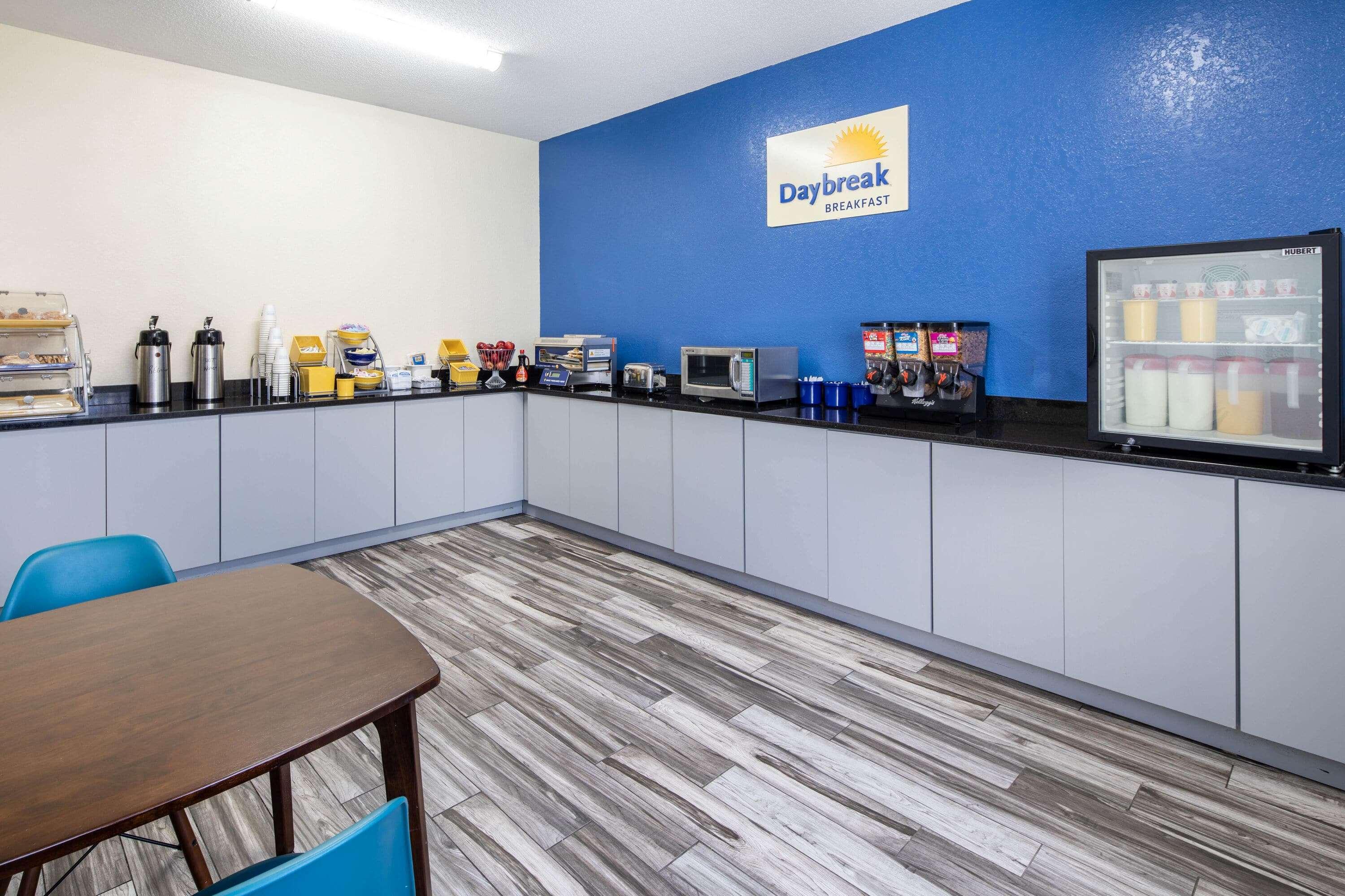 Days Inn By Wyndham Macon I-75 North Екстериор снимка
