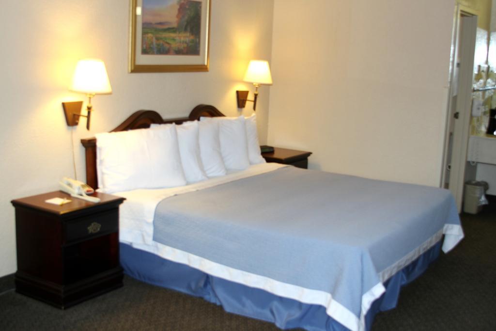 Days Inn By Wyndham Macon I-75 North Стая снимка