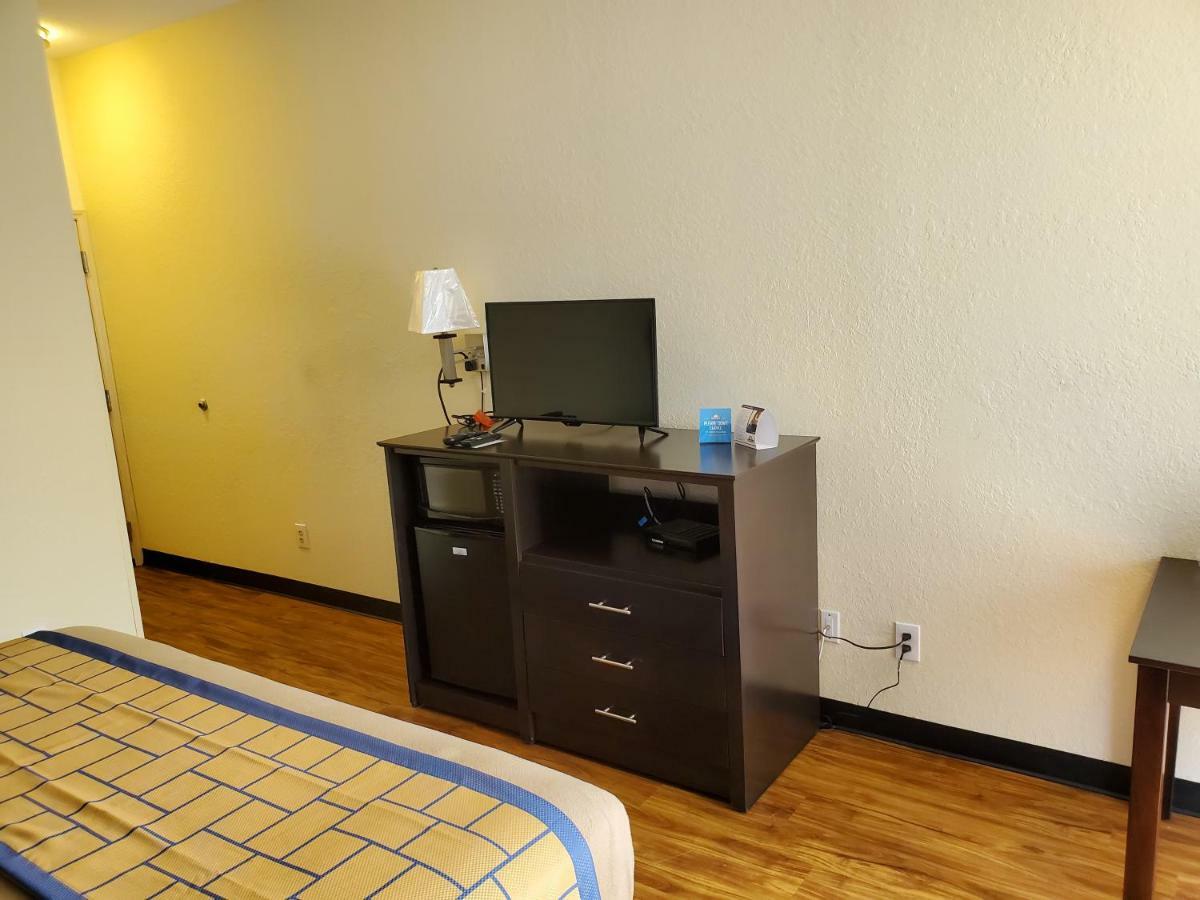 Days Inn By Wyndham Macon I-75 North Екстериор снимка